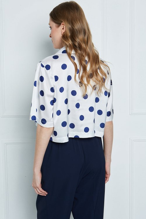 satin polka-dot shirt featuring a notch lapel collar