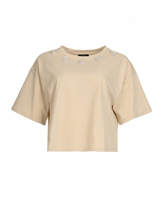 T-shirt με απλικέ λουλούδια στο λαιμό