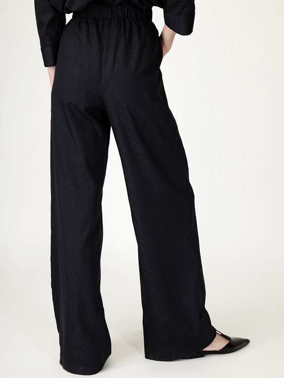 Pant with elastic band