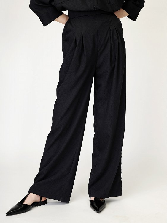 Pant with elastic band