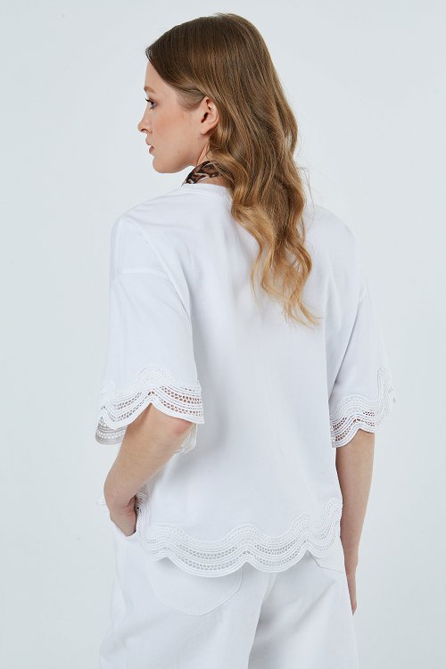 T-shirt με τρέσσες στα μανίκια