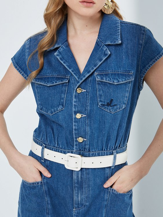 Belt with square buckle