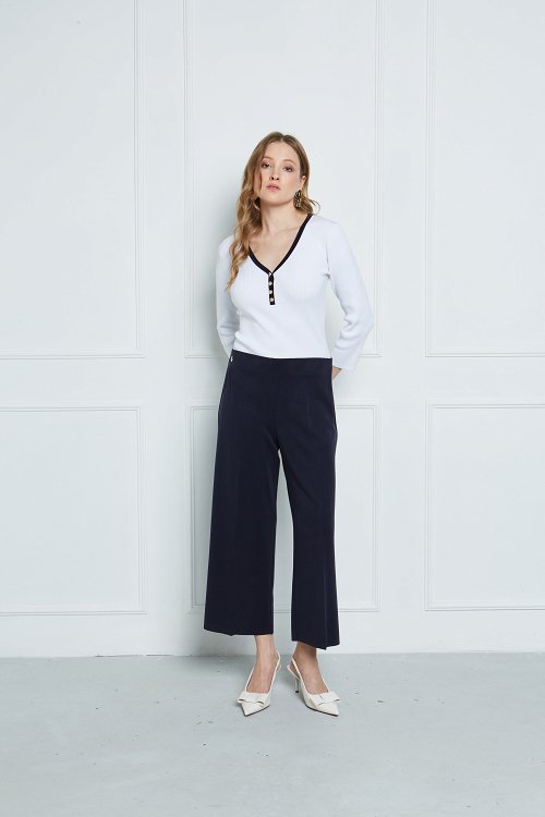knitted V-Neck blouse with buttons