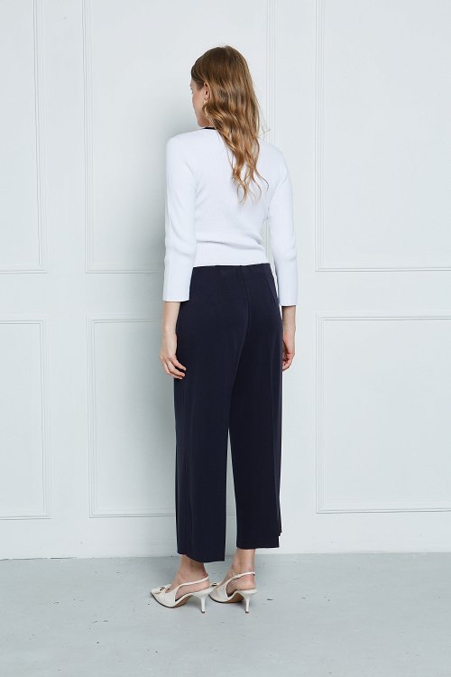 knitted V-Neck blouse with buttons