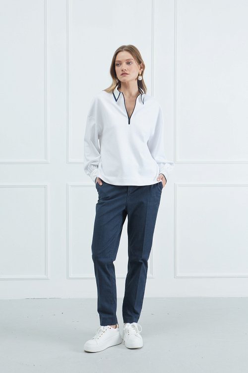 Sweater with collar