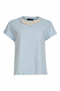 T-shirt με πέρλες στο λαιμό