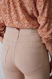 Εφαρμοστό Παντελόνι σε Slim Γραμμή