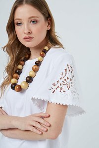 T-shirt με λούκια στα μανίκια