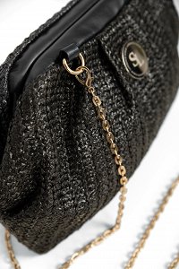 Τσάντα pouch με look ψαθας